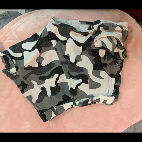 Camo shorts - Picture 2 of 2